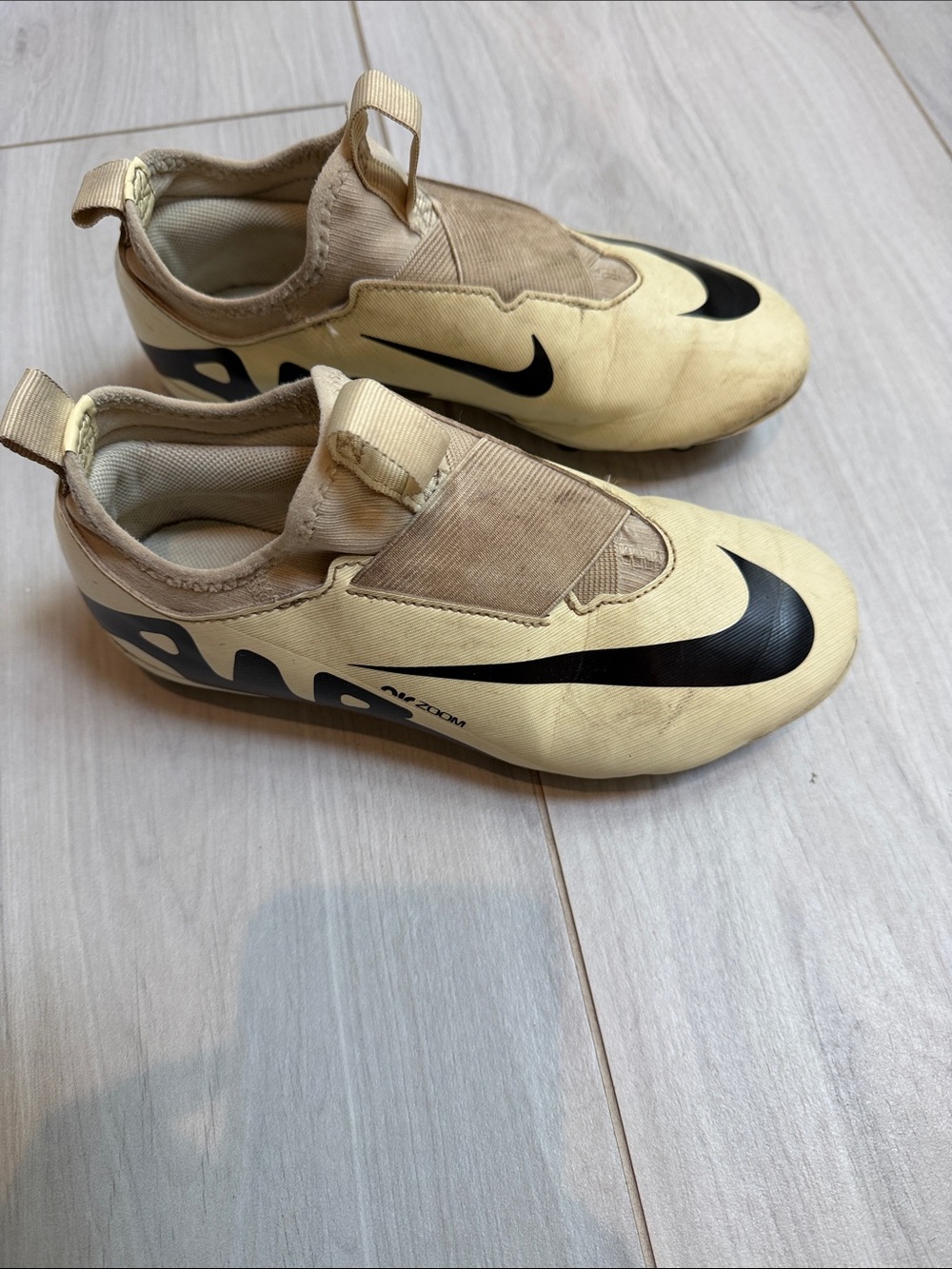 Nike Mercurial Ivory Slip-On Soccer Cleats with Black Swoosh, size 3.5 RARE